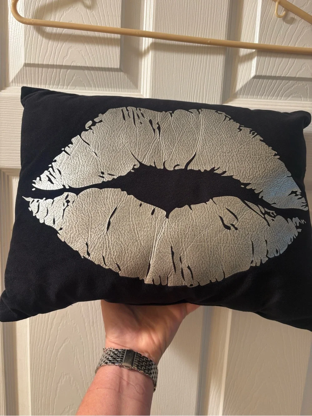 DORMIFY Velvet Kiss Throw Pillow Black/Silver Metallic Kiss (used)